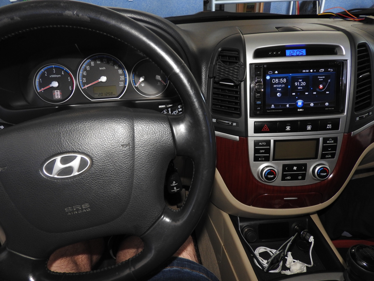 Hyundai santa fe.jpg